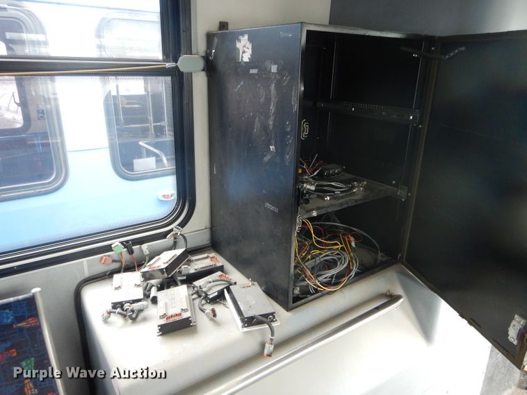 image for item DF3081 2007 Gillig G27D102N4 shuttle bus