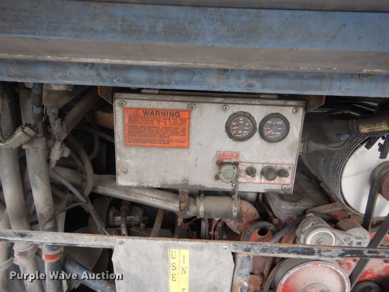 image for item DF3081 2007 Gillig G27D102N4 shuttle bus