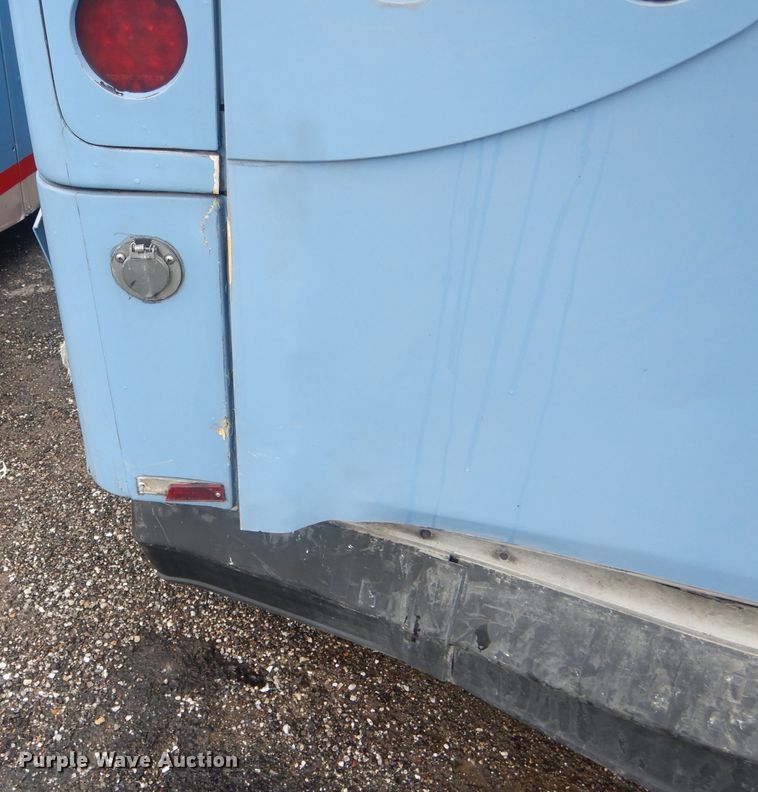 image for item DF3081 2007 Gillig G27D102N4 shuttle bus