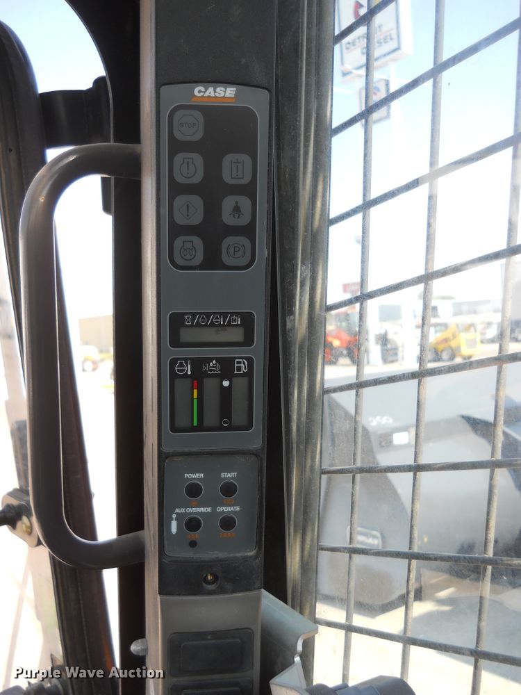 image for item DF4517 2015 Case SR270  skid steer loader