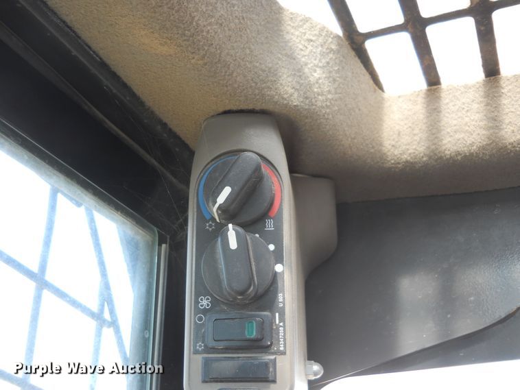 image for item DF4517 2015 Case SR270  skid steer loader