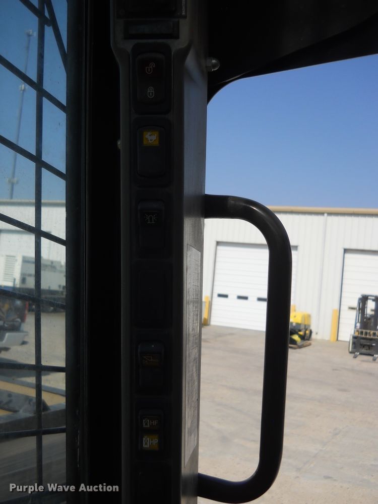 image for item DF4517 2015 Case SR270  skid steer loader