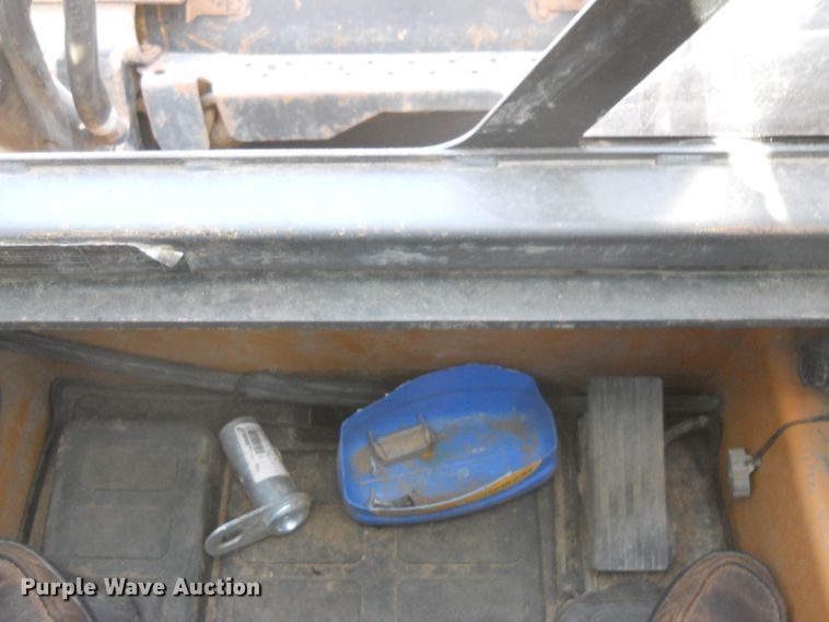 image for item DF4517 2015 Case SR270  skid steer loader