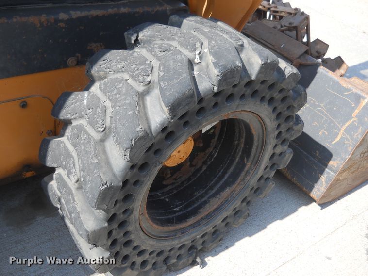 image for item DF4517 2015 Case SR270  skid steer loader