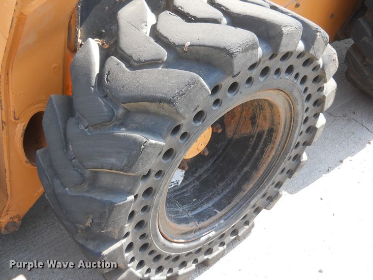 image for item DF4517 2015 Case SR270  skid steer loader