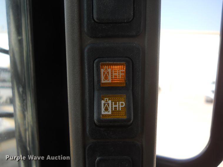 image for item DF4517 2015 Case SR270  skid steer loader