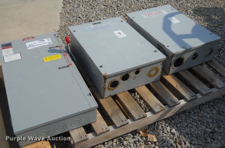 image for item DF4556 (3) power disconnects