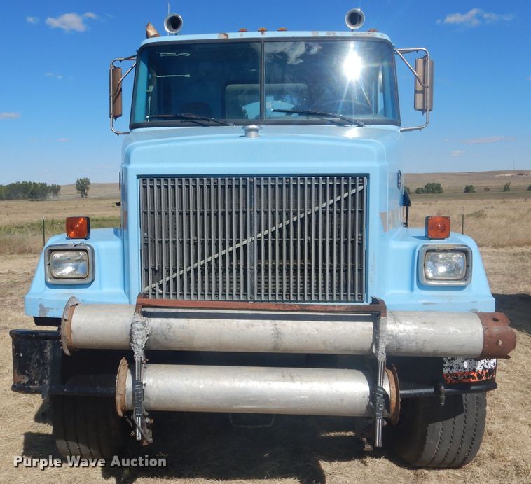 image for item DG4614 1995 Volvo ACL  hydravac truck