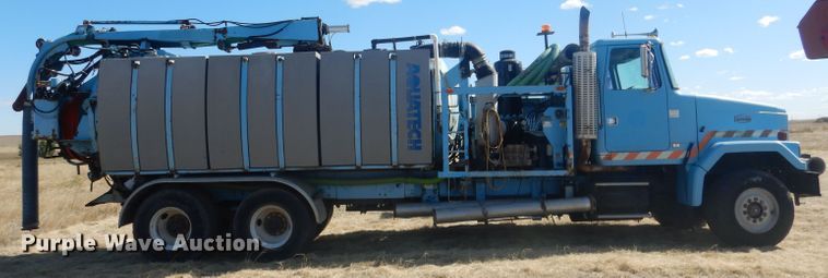 image for item DG4614 1995 Volvo ACL  hydravac truck