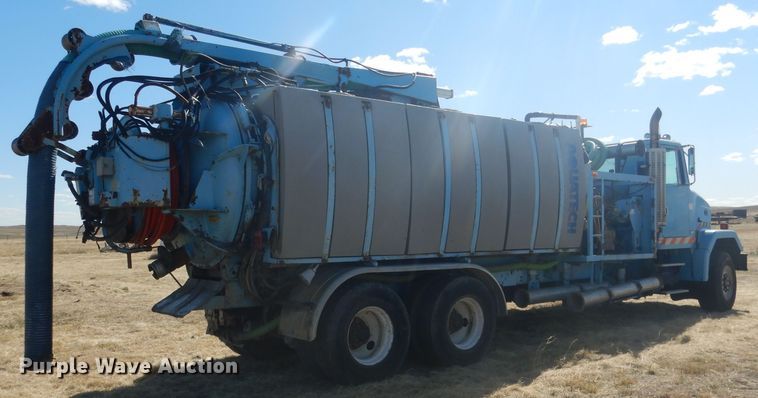 image for item DG4614 1995 Volvo ACL  hydravac truck