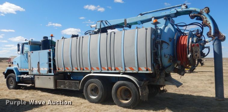 image for item DG4614 1995 Volvo ACL  hydravac truck