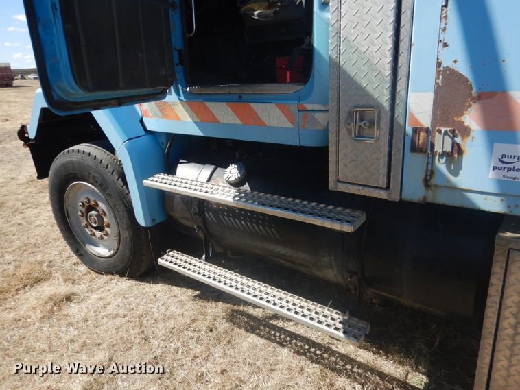 image for item DG4614 1995 Volvo ACL  hydravac truck