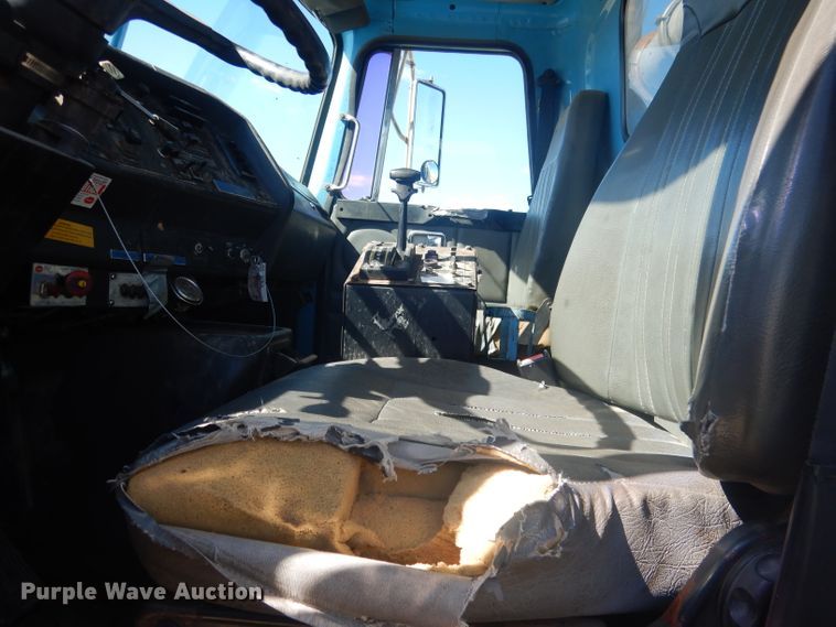 image for item DG4614 1995 Volvo ACL  hydravac truck