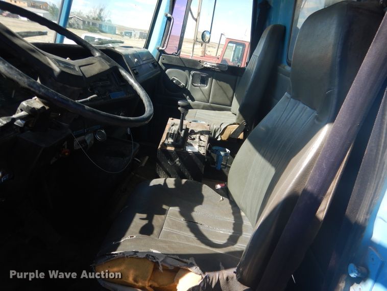 image for item DG4614 1995 Volvo ACL  hydravac truck