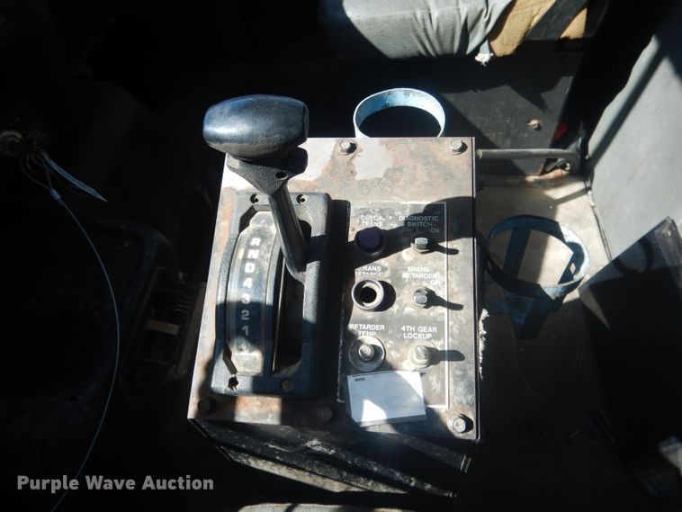 image for item DG4614 1995 Volvo ACL  hydravac truck