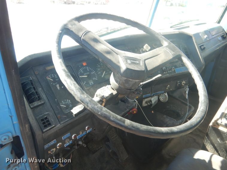 image for item DG4614 1995 Volvo ACL  hydravac truck