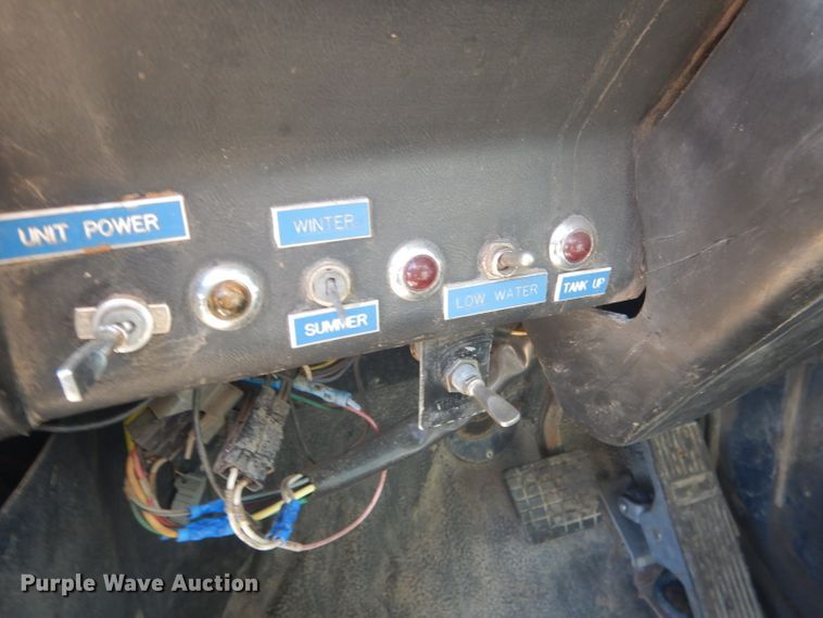 image for item DG4614 1995 Volvo ACL  hydravac truck