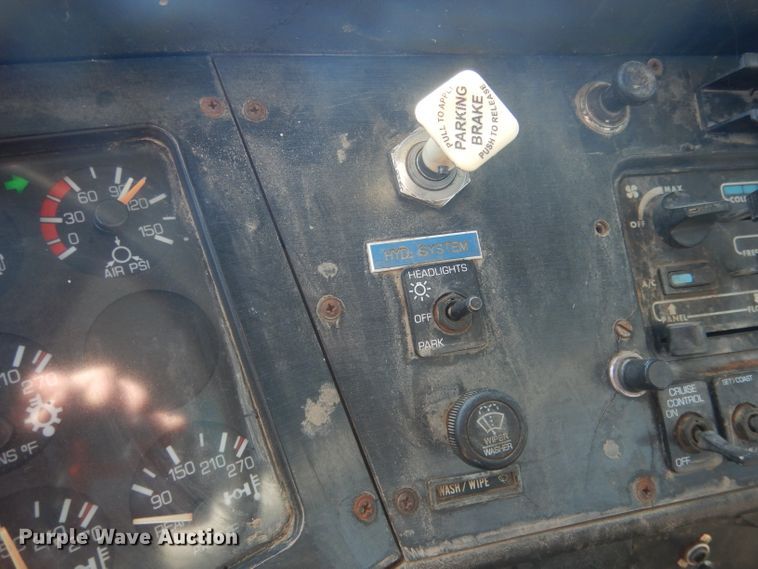 image for item DG4614 1995 Volvo ACL  hydravac truck