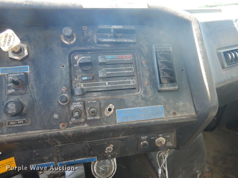 image for item DG4614 1995 Volvo ACL  hydravac truck