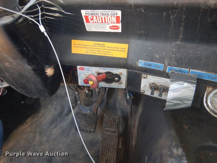 image for item DG4614 1995 Volvo ACL  hydravac truck