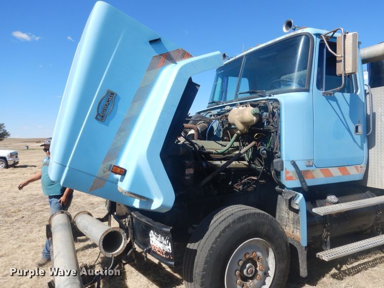 image for item DG4614 1995 Volvo ACL  hydravac truck