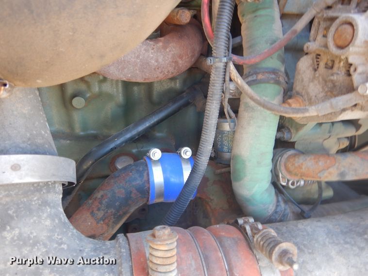 image for item DG4614 1995 Volvo ACL  hydravac truck