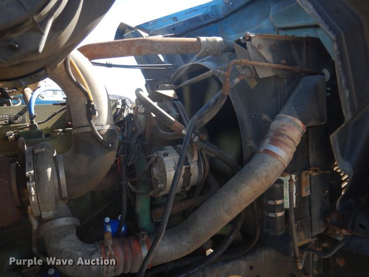 image for item DG4614 1995 Volvo ACL  hydravac truck