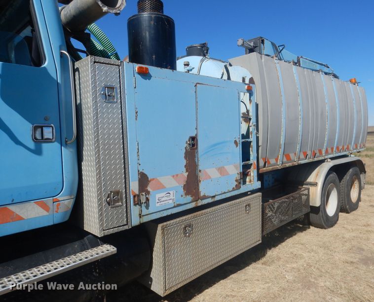 image for item DG4614 1995 Volvo ACL  hydravac truck