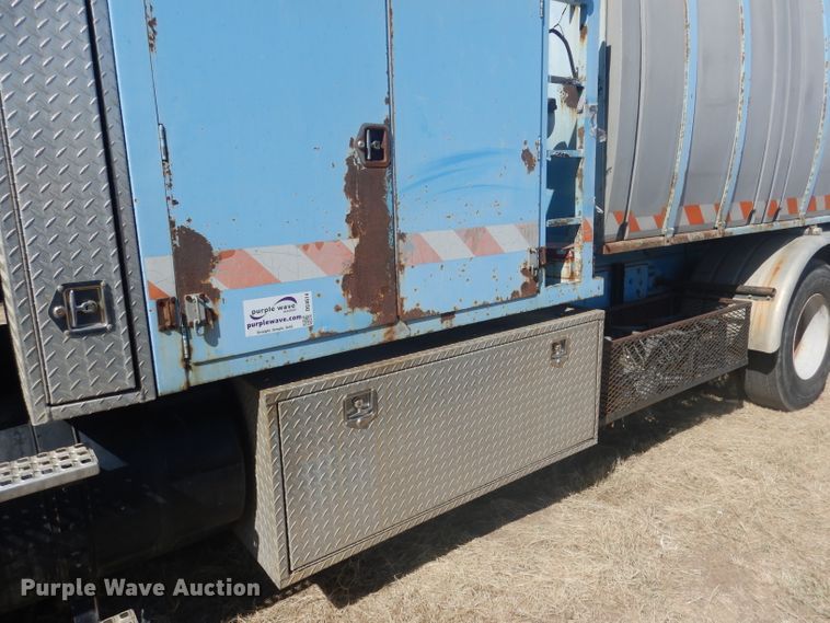 image for item DG4614 1995 Volvo ACL  hydravac truck