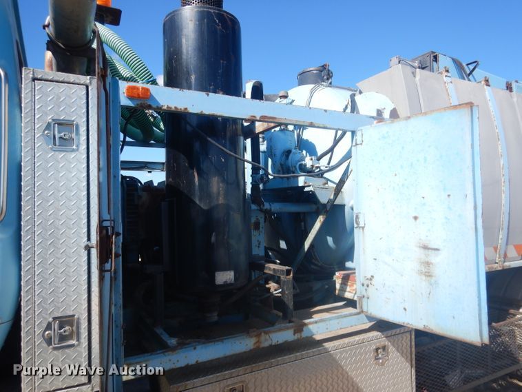 image for item DG4614 1995 Volvo ACL  hydravac truck