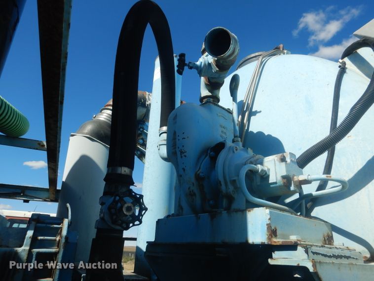 image for item DG4614 1995 Volvo ACL  hydravac truck