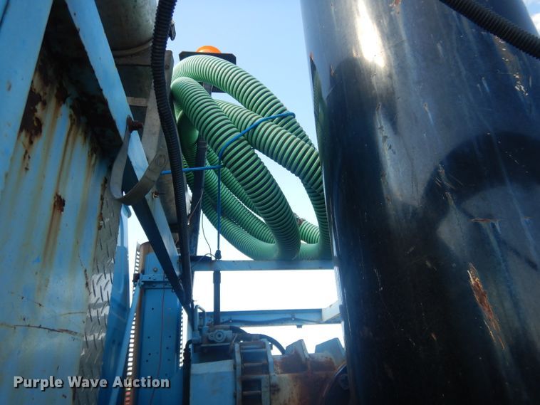 image for item DG4614 1995 Volvo ACL  hydravac truck