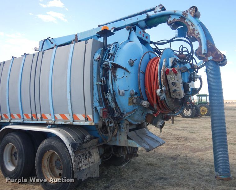 image for item DG4614 1995 Volvo ACL  hydravac truck