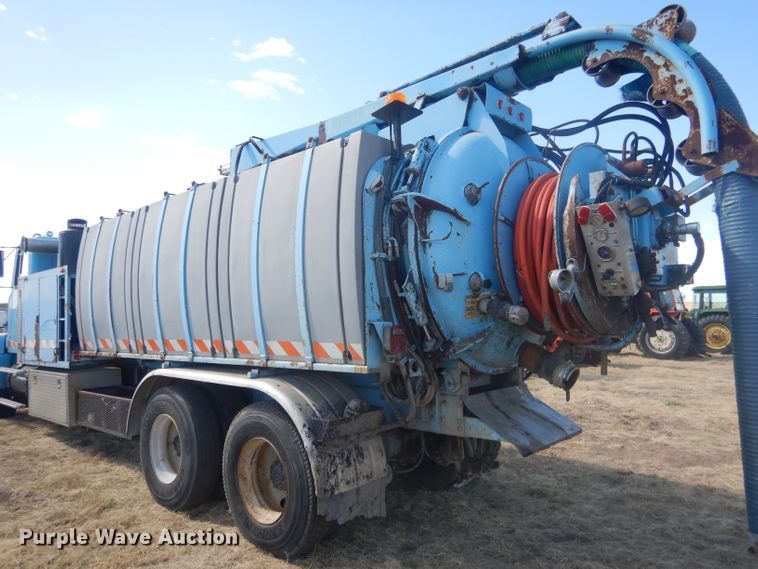 image for item DG4614 1995 Volvo ACL  hydravac truck