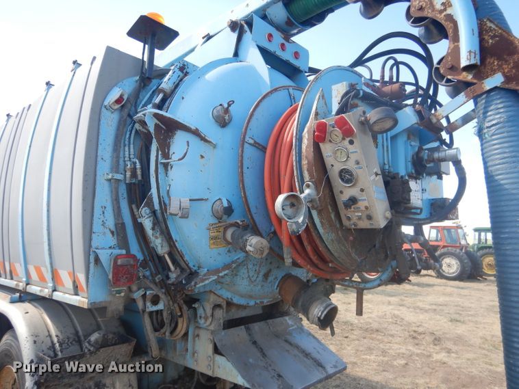 image for item DG4614 1995 Volvo ACL  hydravac truck