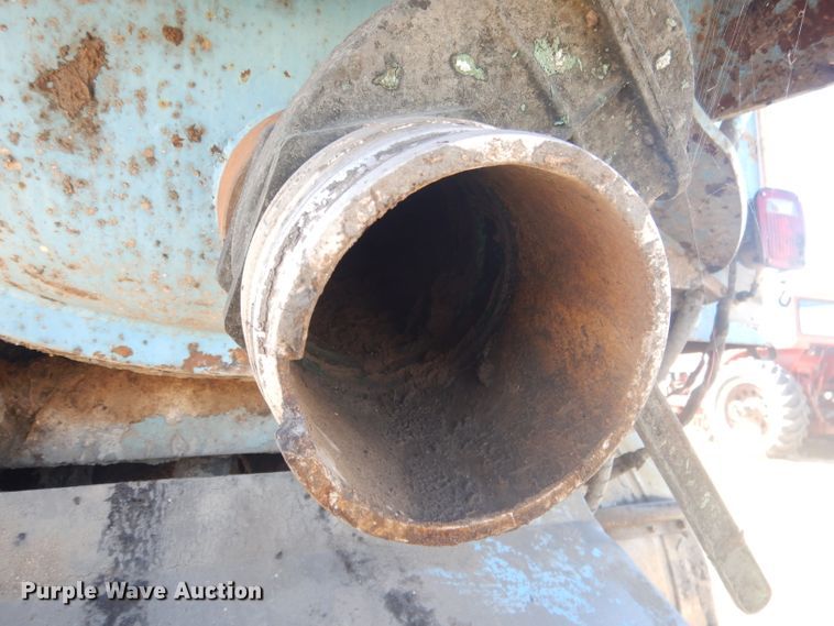 image for item DG4614 1995 Volvo ACL  hydravac truck