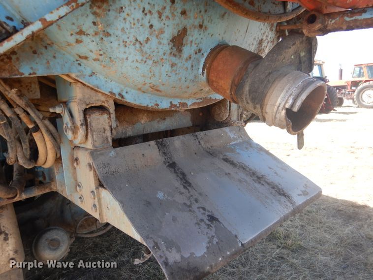 image for item DG4614 1995 Volvo ACL  hydravac truck