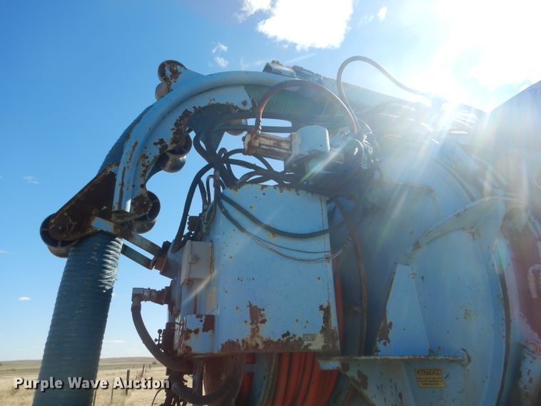 image for item DG4614 1995 Volvo ACL  hydravac truck