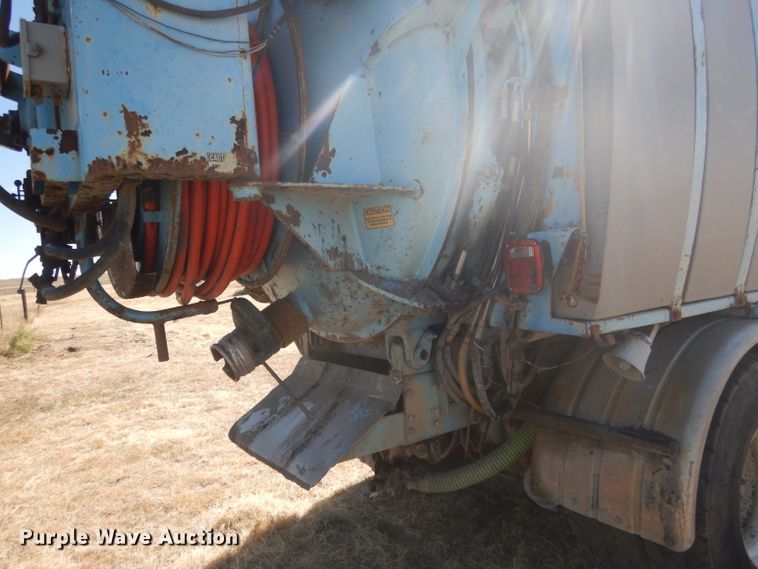 image for item DG4614 1995 Volvo ACL  hydravac truck