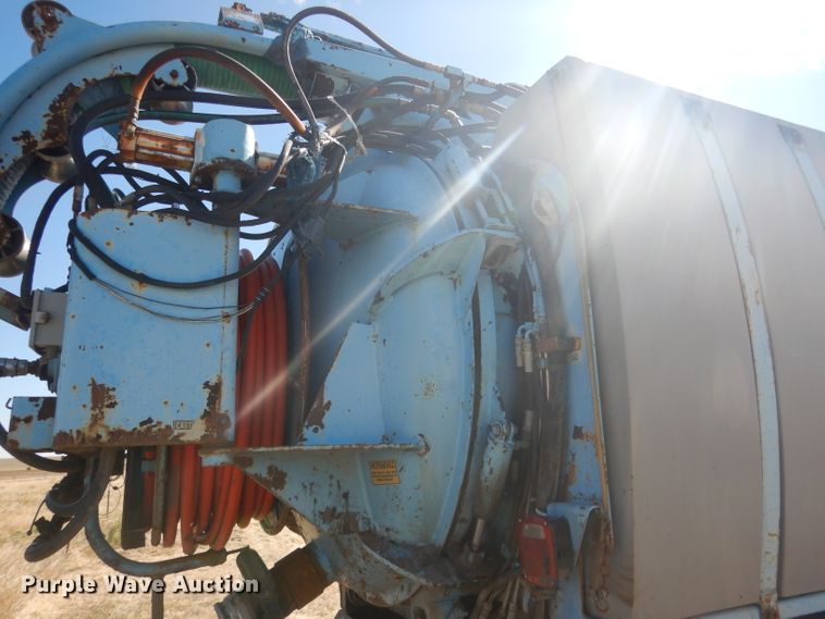 image for item DG4614 1995 Volvo ACL  hydravac truck