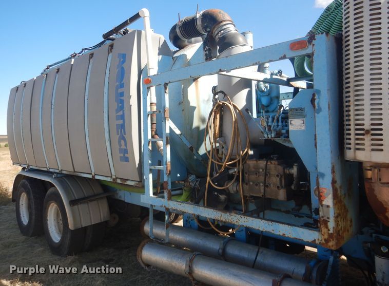 image for item DG4614 1995 Volvo ACL  hydravac truck