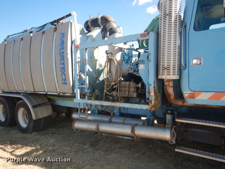 image for item DG4614 1995 Volvo ACL  hydravac truck