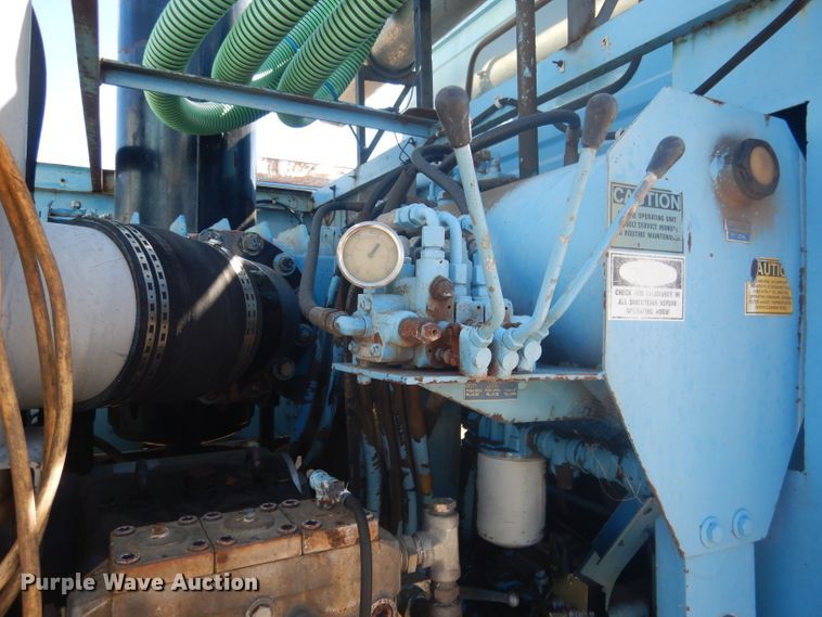 image for item DG4614 1995 Volvo ACL  hydravac truck