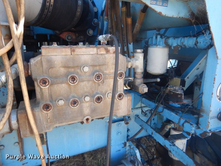 image for item DG4614 1995 Volvo ACL  hydravac truck