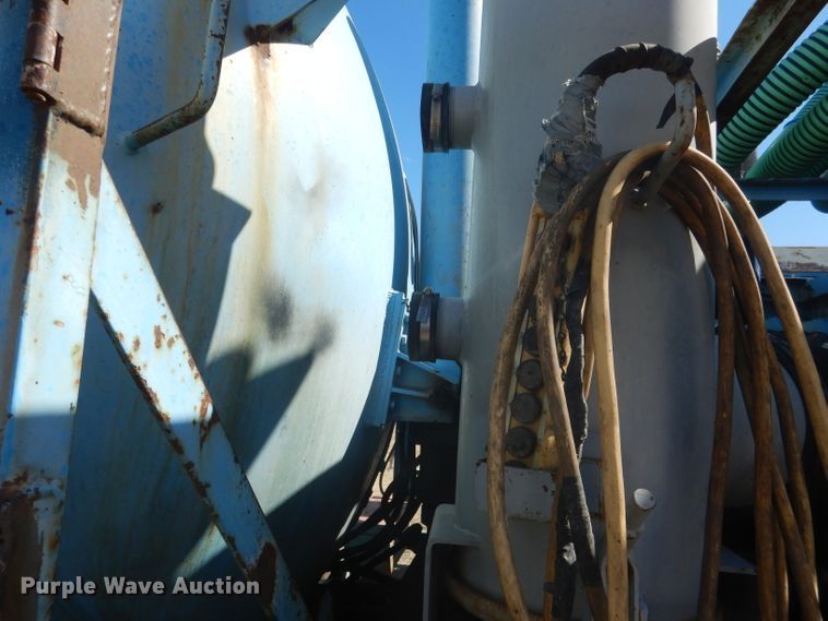 image for item DG4614 1995 Volvo ACL  hydravac truck