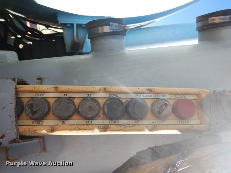 image for item DG4614 1995 Volvo ACL  hydravac truck