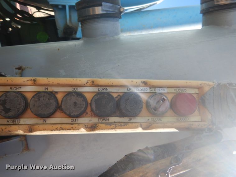 image for item DG4614 1995 Volvo ACL  hydravac truck