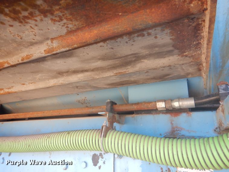 image for item DG4614 1995 Volvo ACL  hydravac truck