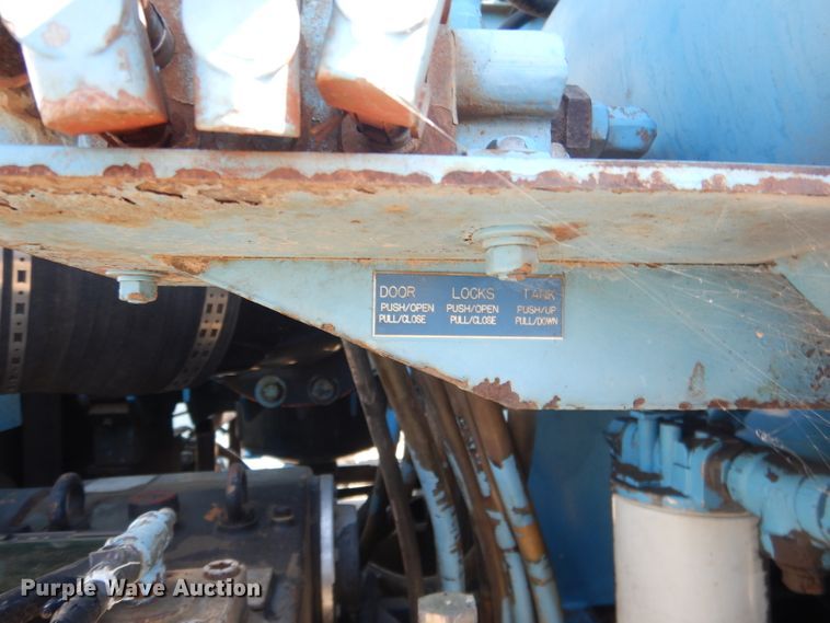 image for item DG4614 1995 Volvo ACL  hydravac truck