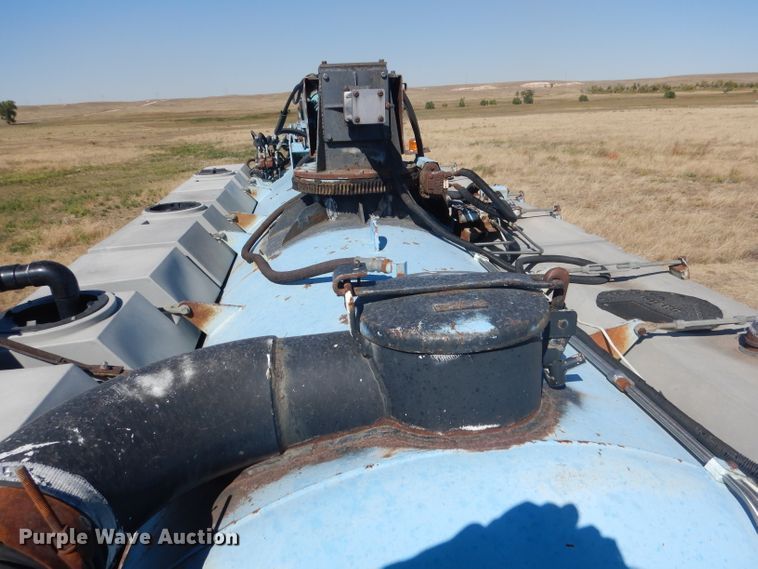 image for item DG4614 1995 Volvo ACL  hydravac truck